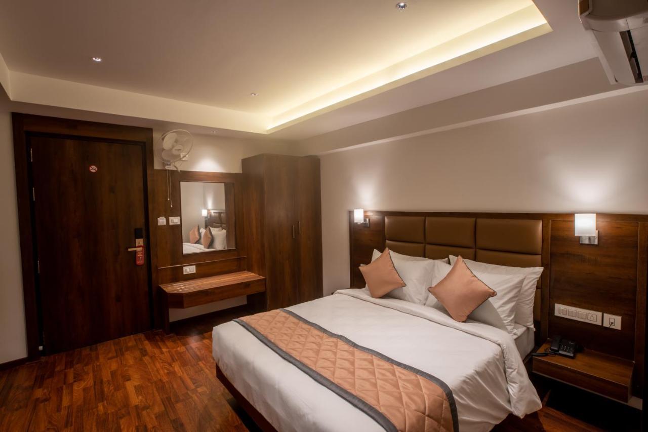 Golden Fortune Inn Hotel บังกาลอร์ ภายนอก รูปภาพ