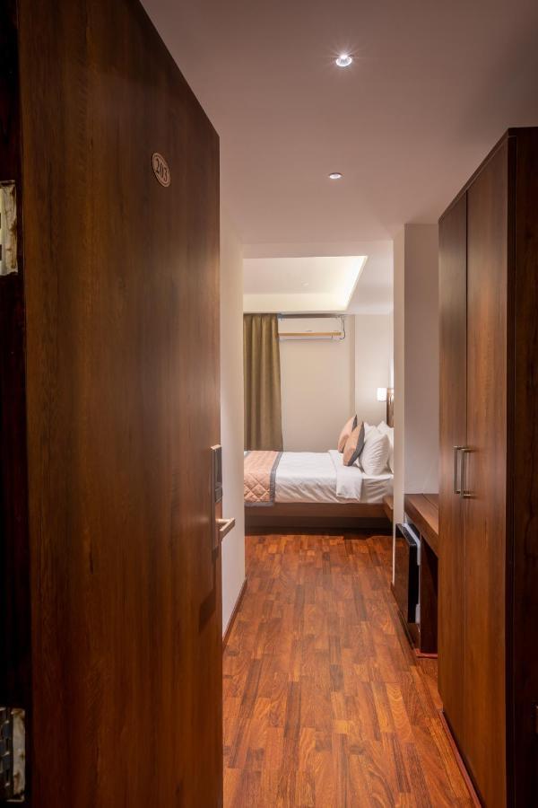 Golden Fortune Inn Hotel บังกาลอร์ ภายนอก รูปภาพ