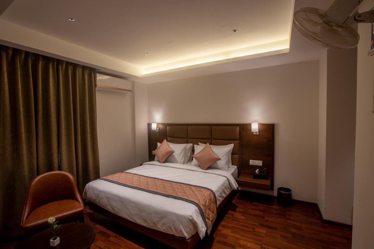 Golden Fortune Inn Hotel บังกาลอร์ ภายนอก รูปภาพ