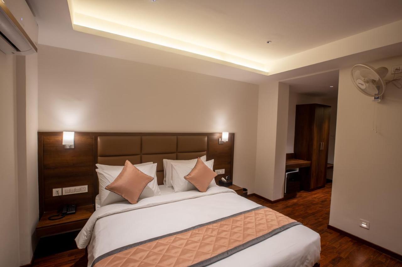 Golden Fortune Inn Hotel บังกาลอร์ ภายนอก รูปภาพ