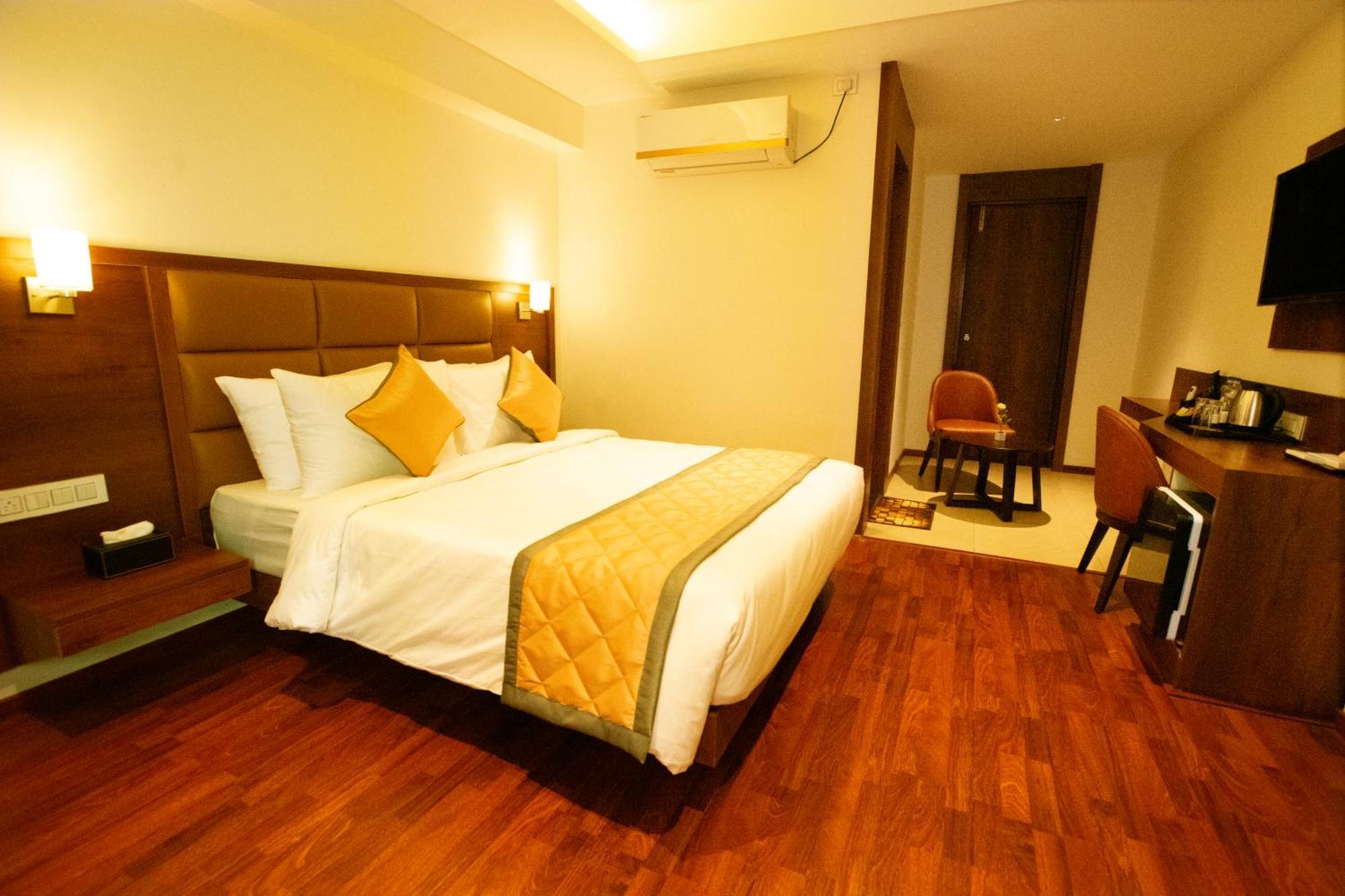 Golden Fortune Inn Hotel บังกาลอร์ ภายนอก รูปภาพ