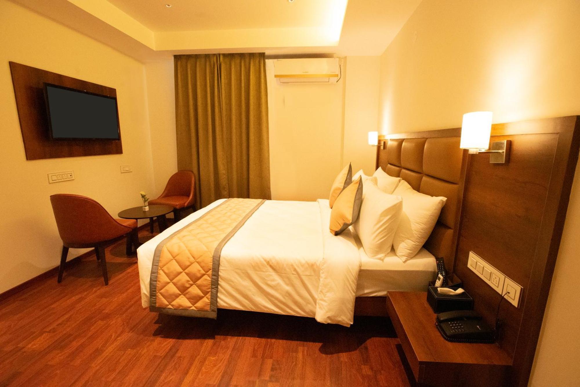 Golden Fortune Inn Hotel บังกาลอร์ ภายนอก รูปภาพ