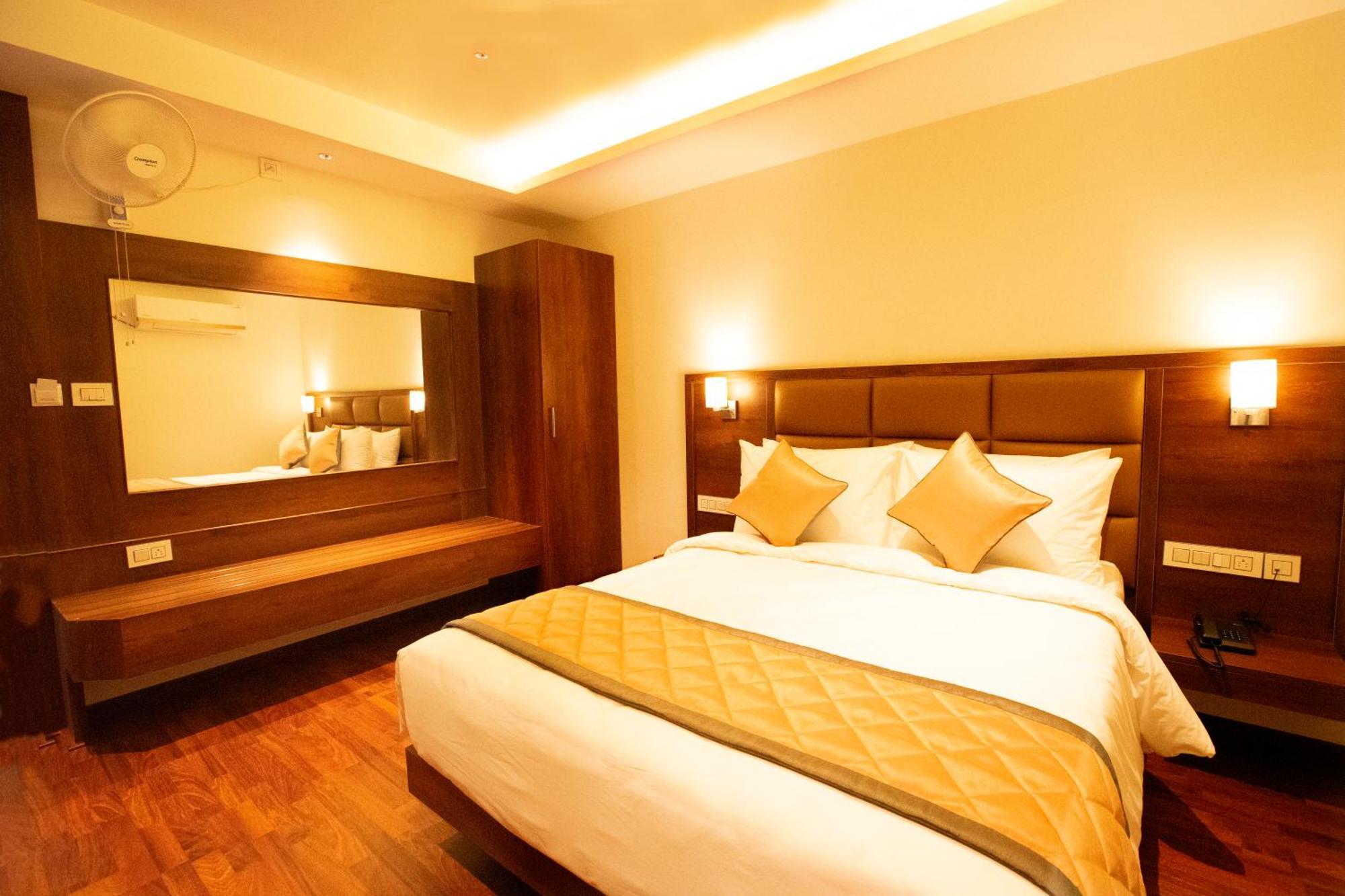 Golden Fortune Inn Hotel บังกาลอร์ ภายนอก รูปภาพ