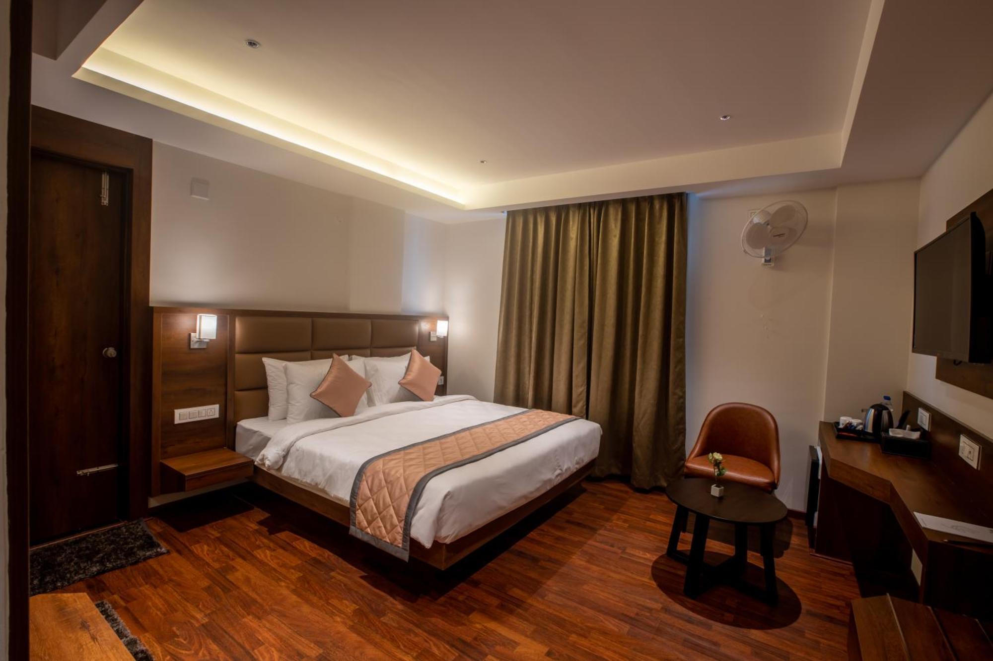 Golden Fortune Inn Hotel บังกาลอร์ ภายนอก รูปภาพ